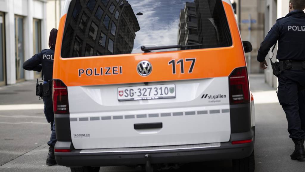 Mann wird in St. Gallen angefahren und durch die Luft geschleudert