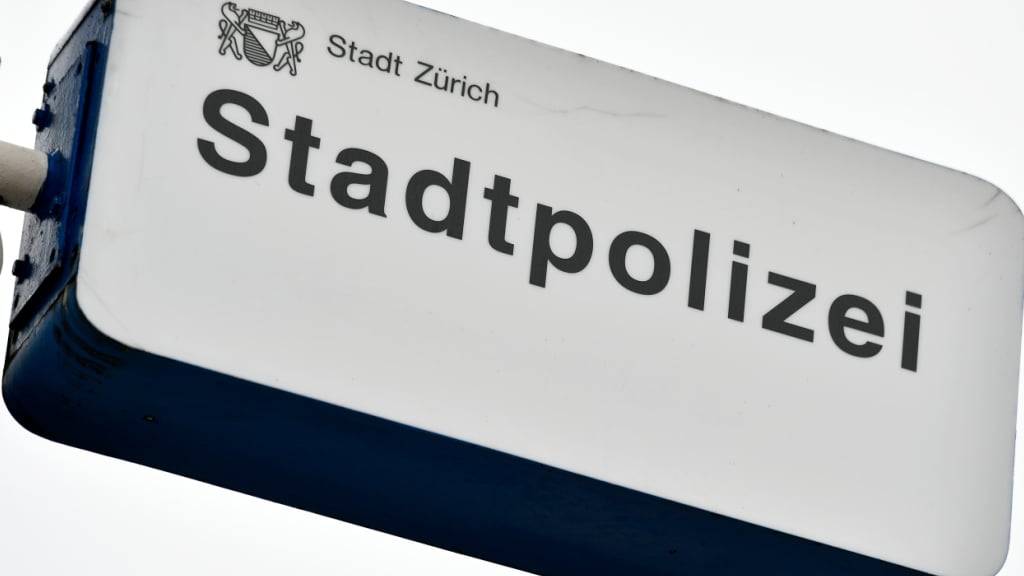 Ein Zürcher Stadtpolizist wurde fristlos entlassen, weil er eine Kollegin sexuell belästigt haben soll. (Symbolbild)