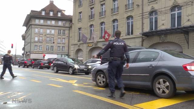 Parkiertes Auto macht sich selbstständig