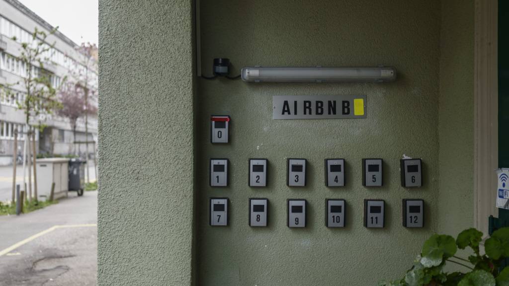 Ganze Gebäude nur mit Airbnb-Wohnungen soll es in Zürich bald nicht mehr geben. Dies fordert eine Initiative der Linken. Der Stadtrat teilt dieses Ziel. (Archivbild)