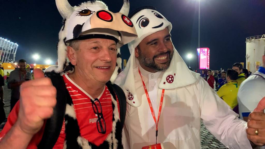 Katar liebt sein Kuh-Kostüm: Nati-Fan begeistert an WM