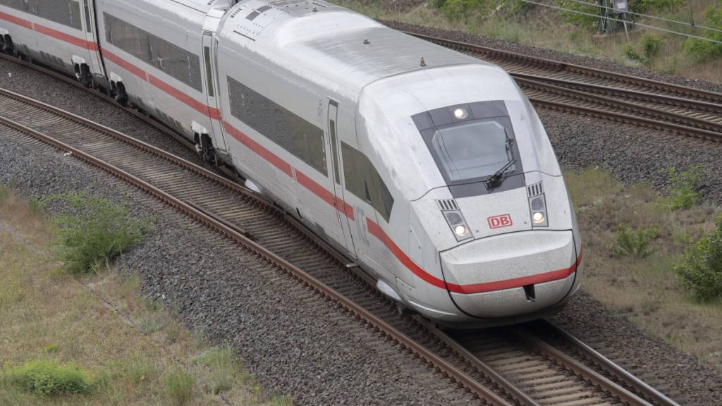Die Deutsche Bahn ist auf der Strecke Stuttgart-Zürich zu unzuverlässig. Notfalls wollen die SBB zwischen Schaffhausen und Zürich eigene Züge als Ersatz anbieten. (Symbolbild)