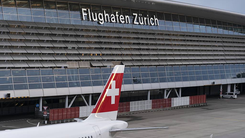Das Verkehrsaufkommen am Flughafen Zürich hat 2023 erneut zugenommen: Im Vergleich zum Vorjahr betrug das Plus 14,5 Prozent. Damit fehlen noch rund 10 Prozent zum Niveau von 2019 vor Ausbruch der Corona-Pandemie. (Archivbild)