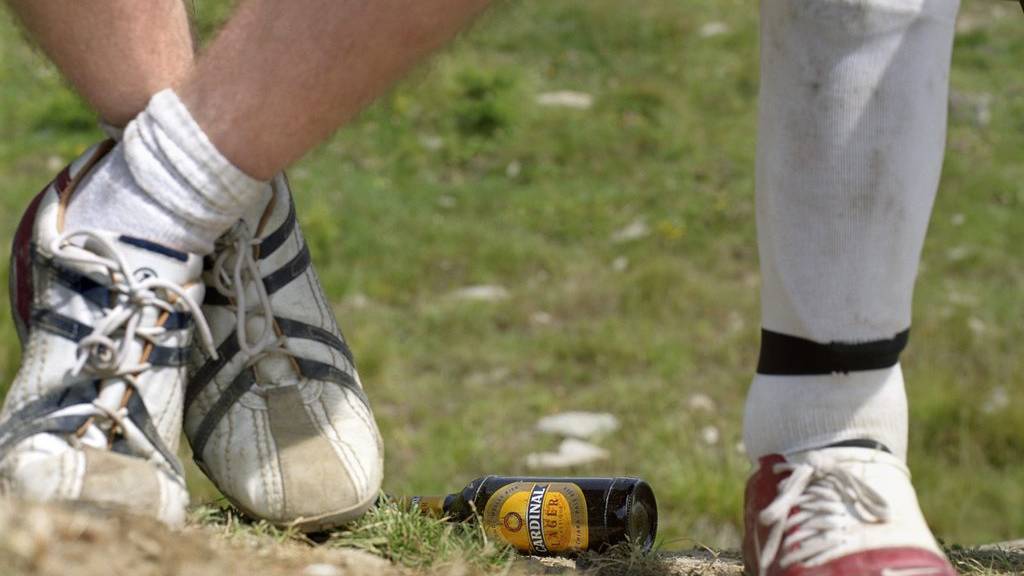 Alkohol gehört für viele Hobby-Fussballer zu einem Grümpelturnier dazu. (Symbolbild)