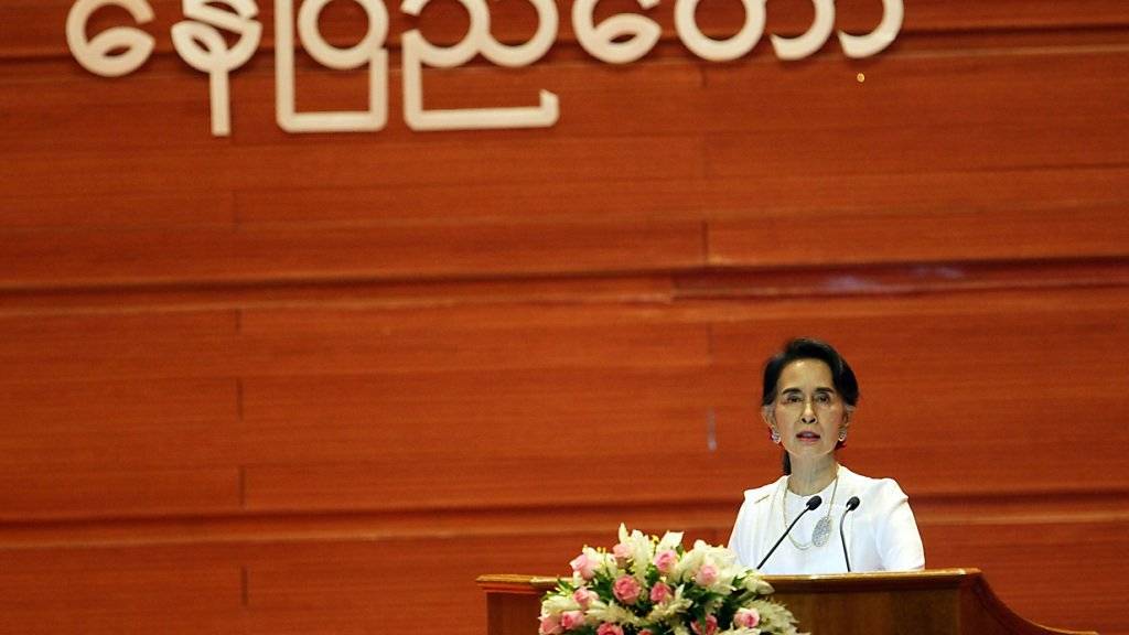 Die Friedenskonferenz hätte viel früher stattfinden müssen, sagte Aussenministerin Suu Kyi zum Auftakt des Treffens.