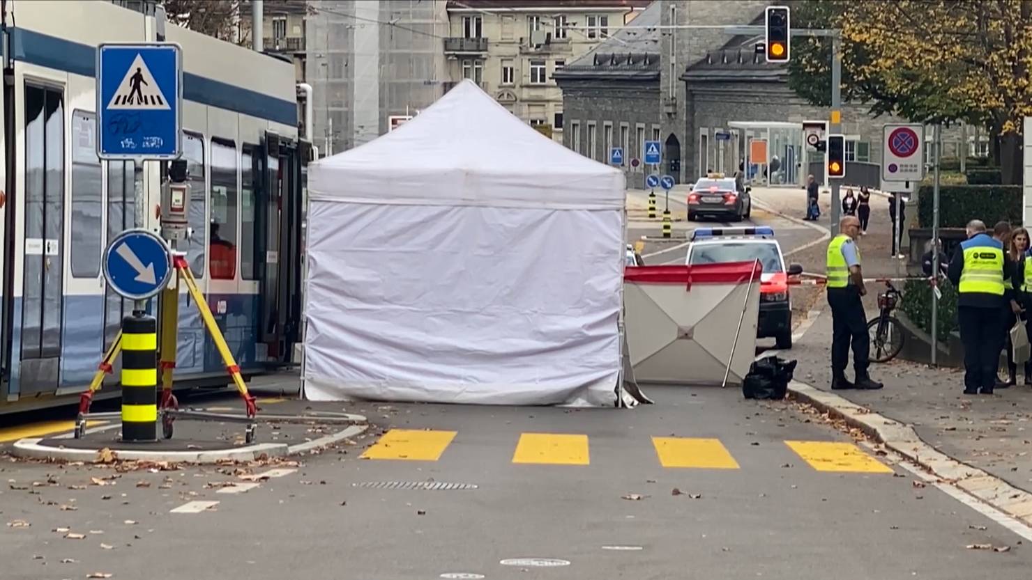 Frau Stirbt Bei Tram-Unfall Im Kreis 2 | Blaulicht