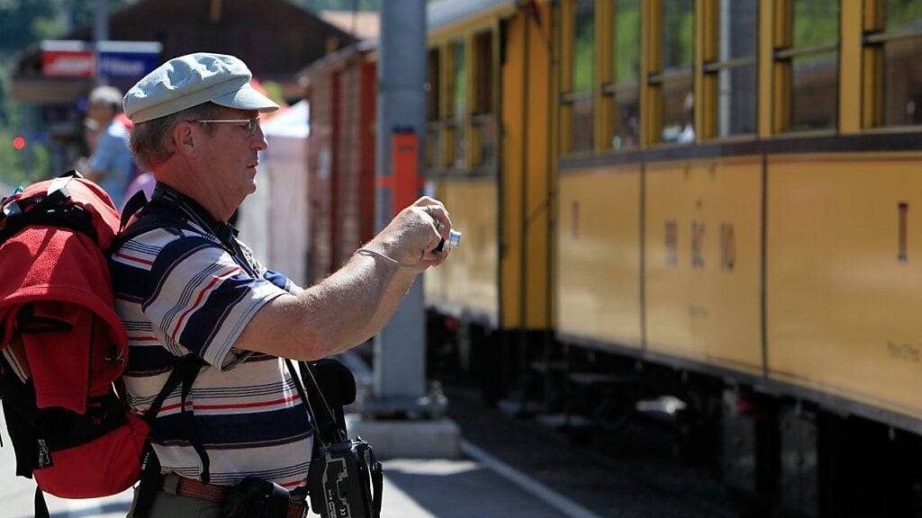 Touristen können schon bald wieder in den Nostalgiezügen der Rhätischen Bahn mitfahren. (Archivbild)