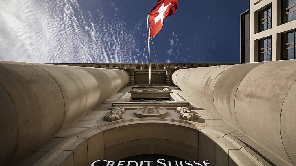 Im Nachgang zum Aus der Credit Suisse (CS) kommt das Finanzdepartement zum Schluss, dass eine Rückforderung der Boni ehemaliger Führungskräfte aufgrund der rechtlichen Lage kaum Erfolg haben würde. (Archivbild)