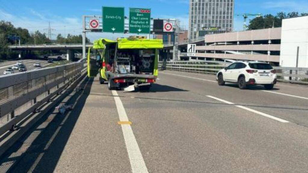 Töfffahrer prallt in Wallisellen in Tanklöschfahrzeug