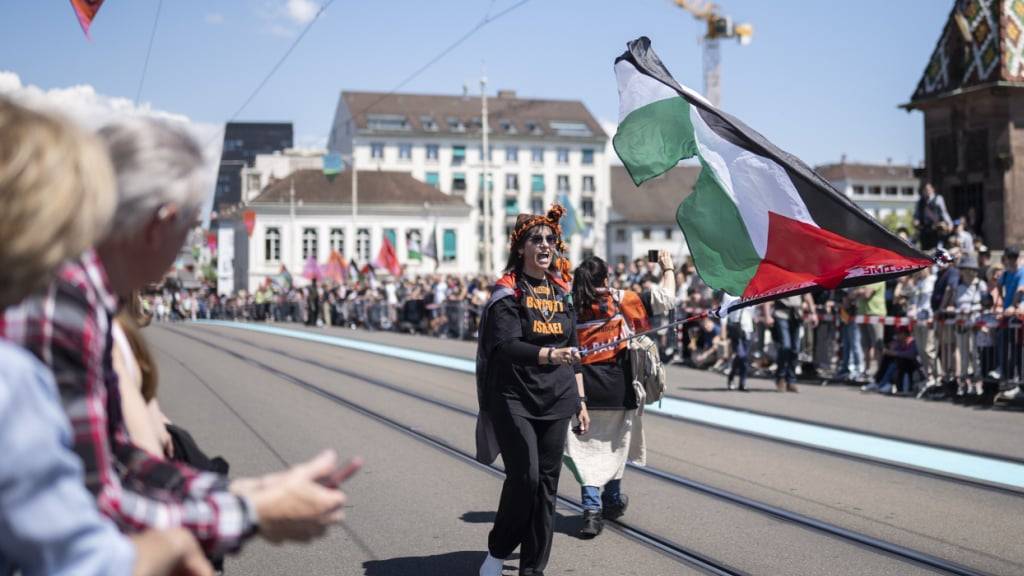 Die grosse ESC-Parade erreichte das Kleinbasel.