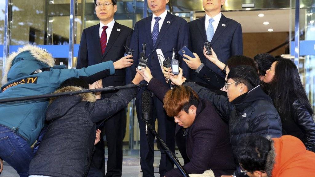Hwang Boo Gi, Mitte, ist der Chef-Verhandler auf südkoreanischer Seite. Am Freitag kam es zu einer weiteren Gesprächsrunde mit Vertretern des Nordens.