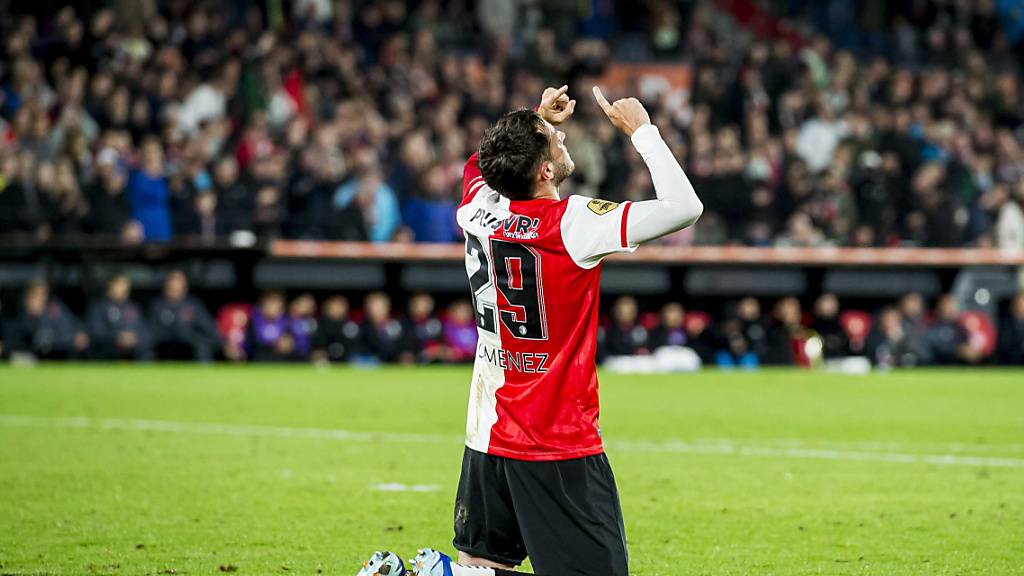 Santiago Gimenez feiert seinen Treffer