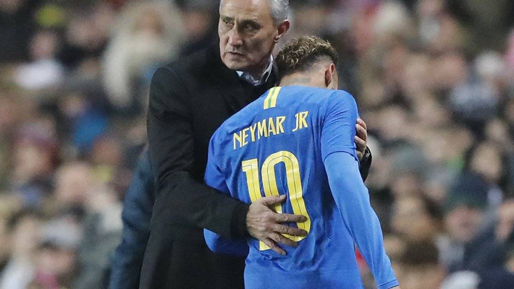 Brasiliens Nationaltrainer Tite muss Neymar verletzt auswechseln