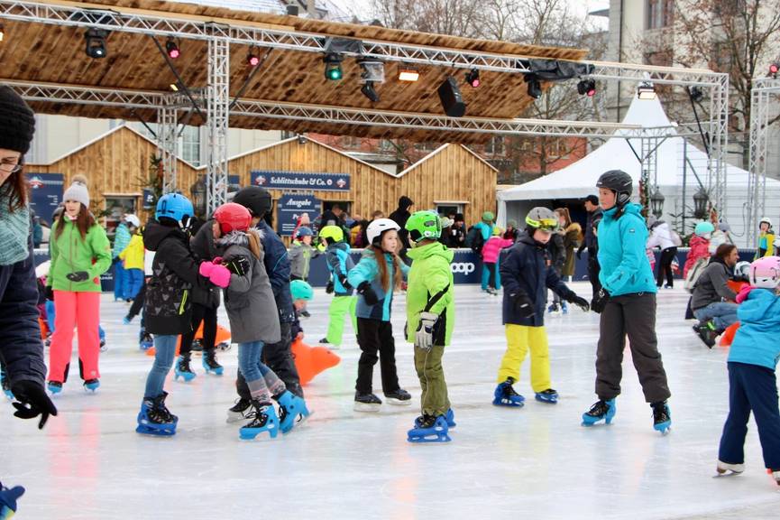 Im St.Galler Eizsauber kann man nur noch wenige Tage die Runden auf dem Eisfeld drehen. (Bild: FM1)