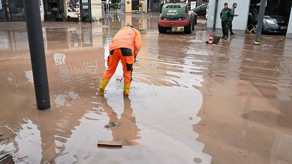 Hochwasser-Drama: Feuerwehr entdeckt zwei Leichen im Keller