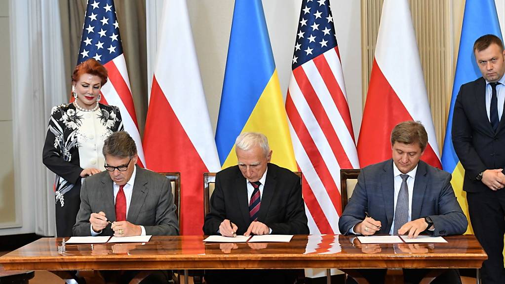 Polen, die Ukraine und die USA haben am Samstag ein Energie-Abkommen unterzeichnet und versuchen damit, die Ukraine weniger abhängig von russischen Energiequellen zu machen.