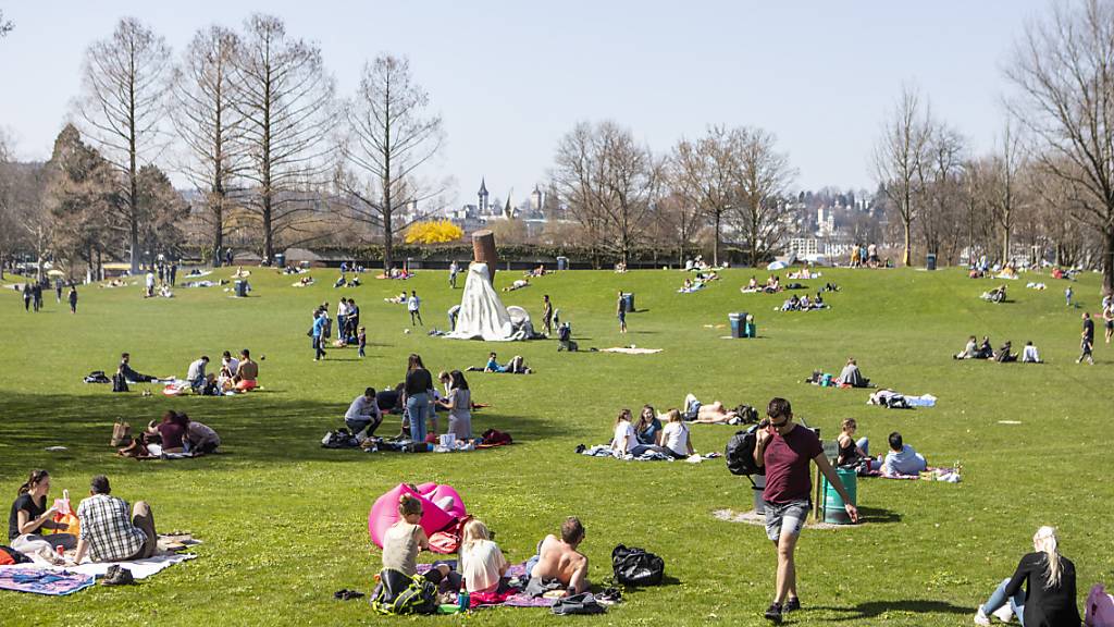 Die Ufschötti in Luzern ist eine Seebadi, in der kein Eintritt verlangt wird. (Symbolbild)