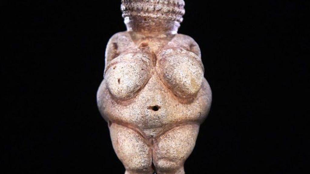 Kulturbanausen bei Facebook haben diese historische Frauenfigur als «gefährlich pornografisch» eingestuft. Inzwischen ist das Unternehmen zurückgekrebst: Bei Statuen sei Nacktheit erlaubt. (Bild APA)