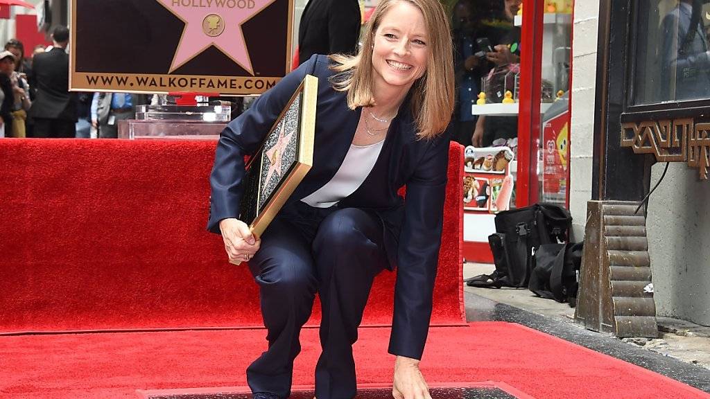 Kam schon als Kind auf dem Schulweg an den Sternen vorbei - nun ist einer mit ihrem Namen beschriftet: US-Schauspielerin Jodie Foster auf dem Walk of Fame in Hollywood.