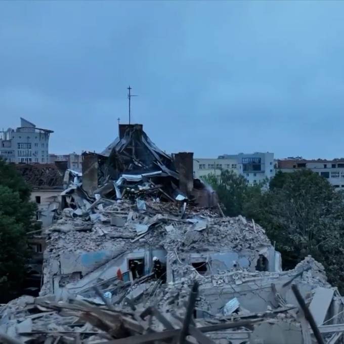 Russland bombardiert Wohngebiet in Lwiw – 4 Tote und dutzende Verletzte