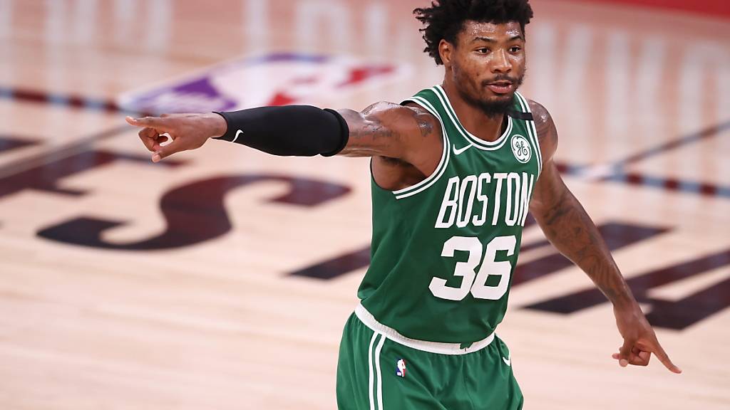 Marcus Smart von den Boston Celtics dirigiert das Spiel.