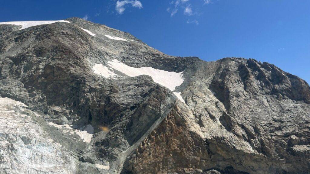 Beim Abstieg vom Zinalrothorn kam ein Bergsteiger zu Fall und stürzte rund 200 Meter über eine Felswand in die Tiefe.