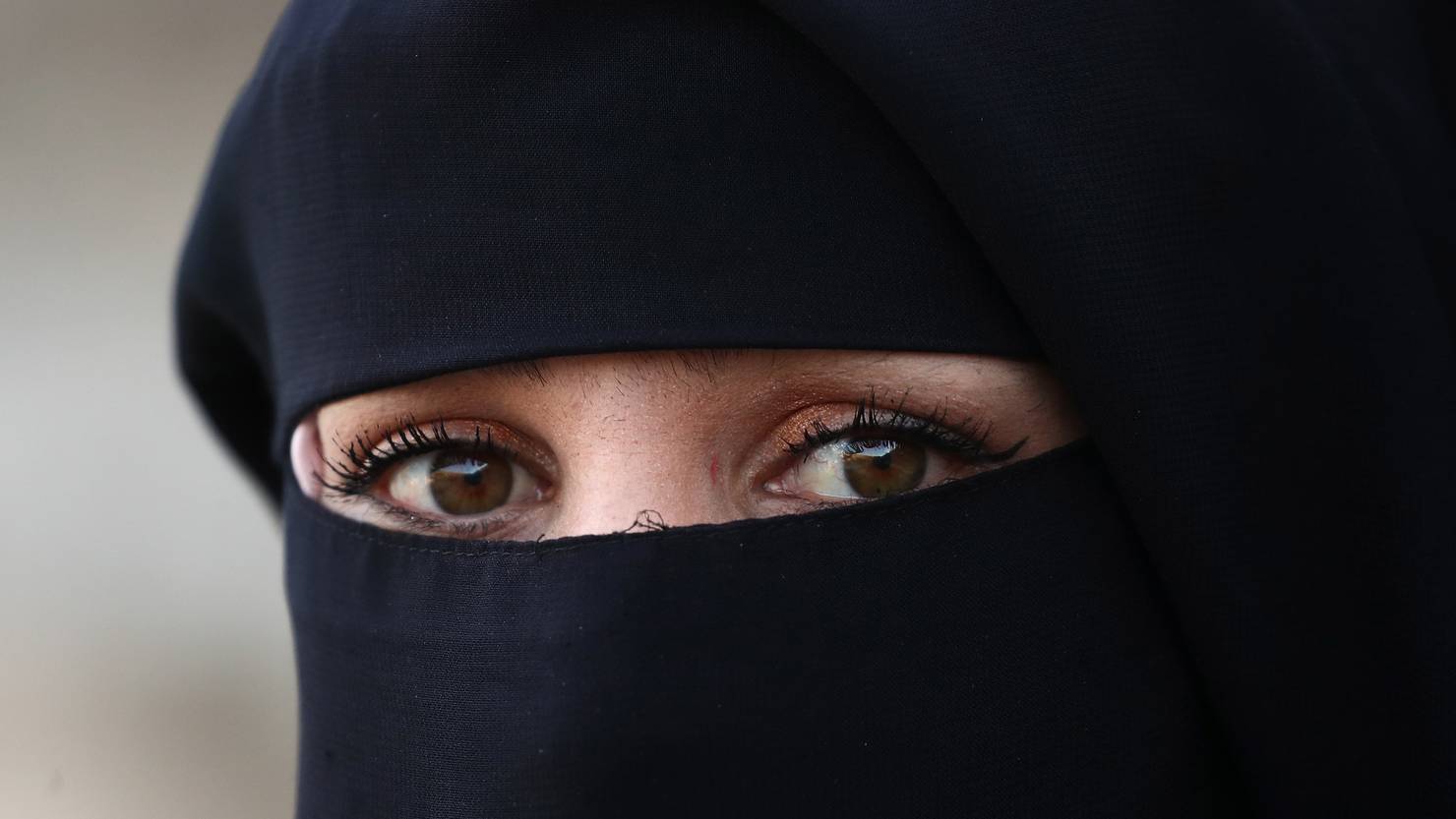 M Ssen Frauen Im Islam Eine Burka Oder Einen Niqab Tragen Pilatustoday