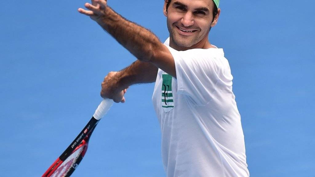 Roger Federer zeigt sich in Dubai beim Training. (Archivbild)