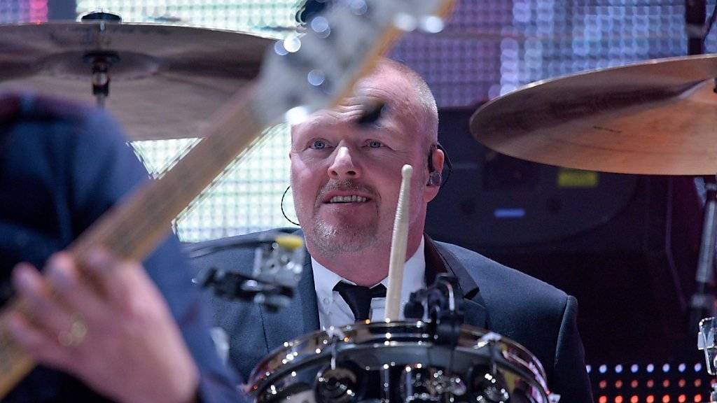 Stefan Raab als Schlagzeuger am Konzert von Udo Lindenberg in Hamburg.