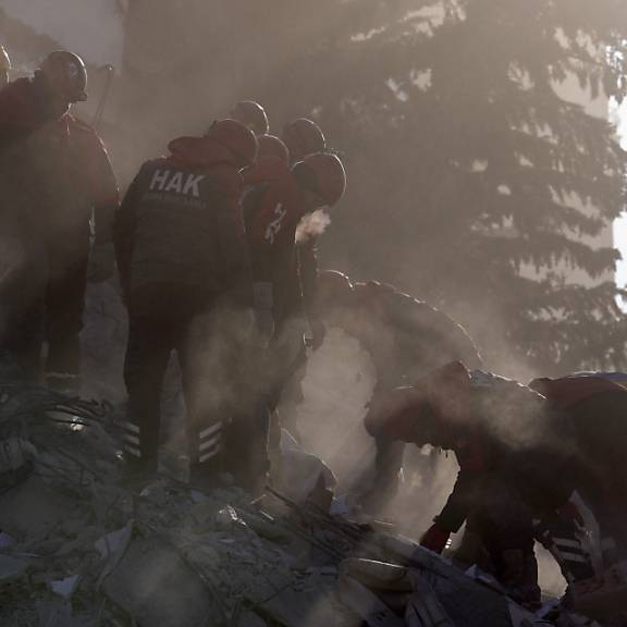Opfer der Erdbebenkatastrophe kämpfen mit der Schweizer Bürokratie
