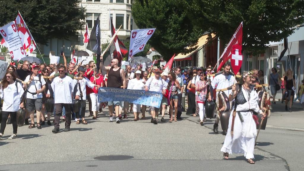 Protest: Corona-Massnahmen-Kritiker ziehen durch Olten