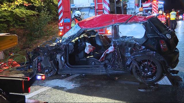 Zwei Tote bei schwerem Verkehrsunfall