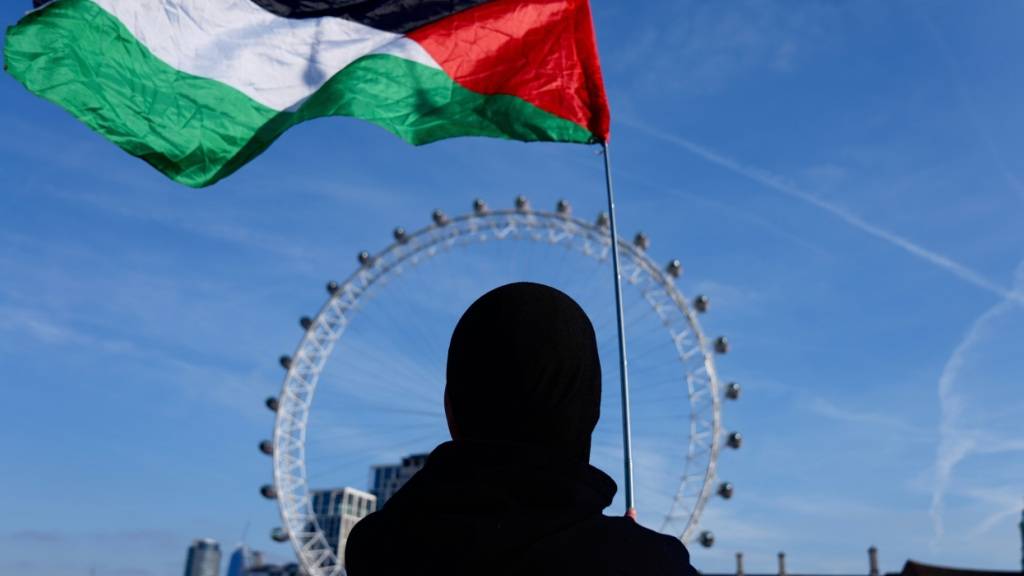 Palästinas Flagge weht über London: Eine neu lancierte Volksinitiative verlangt, dass die Schweiz den Staat Palästina anerkennen soll, so wie es zahlreiche andere Staaten bereits getan haben. (Themenbild)