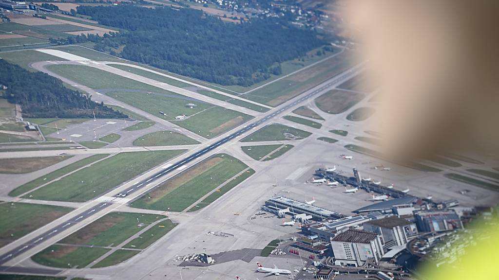 Der Kanton Zürich stimmt am 3. März 2024 über die Pistenverlängerungen am Flughafen ab. Der Abstimmungskampf dürfte intensiv werden. Die Meinungen gehen weit auseinander. (Symbolbild)
