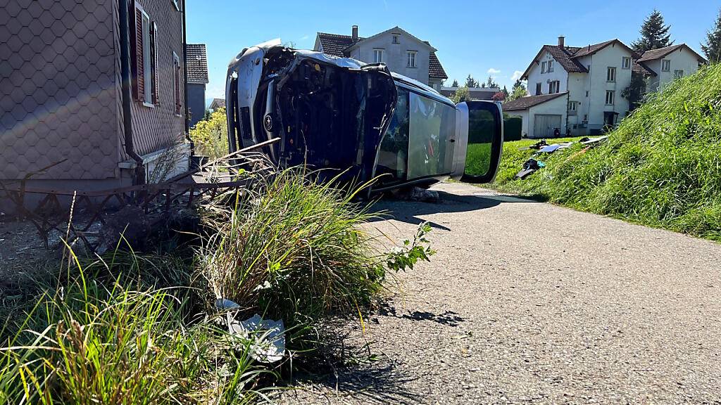 Unfallfahrt in Engelburg endet mit Überschlag