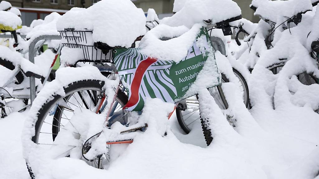 Nach den starken Schneefällen der letzten Tage ist die Schweiz mit wenigen Ausnahmen am Samstagmorgen weitgehend frostig gestartet. (Archivbild)