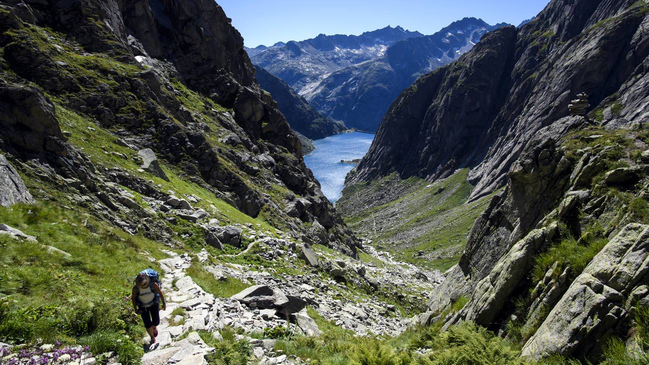 Dafür lohnt sich der Aufstieg: Blick auf den Gelmersee im Berner Oberland.