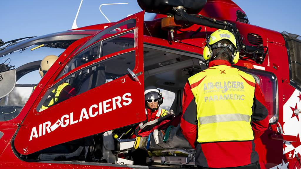 Bei der Bergung des Opfers war ein Helikopter der Air-Glaciers beteiligt. (Symbolbild)