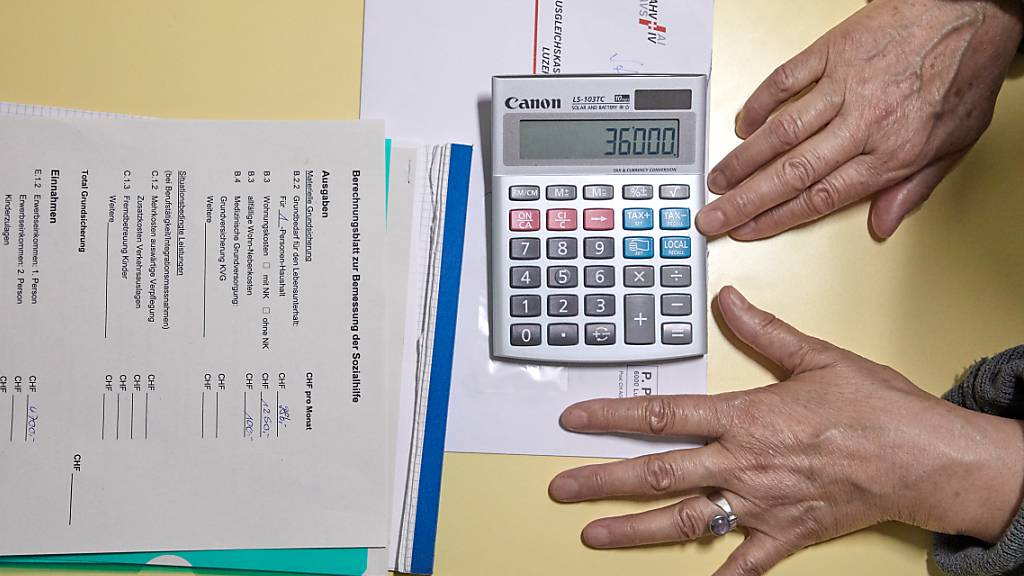 Im Kanton Glarus sind unter anderem wegen der guten Wirtschaftslage weniger Personen auf Sozialhilfe angewiesen. (Symbolbild)