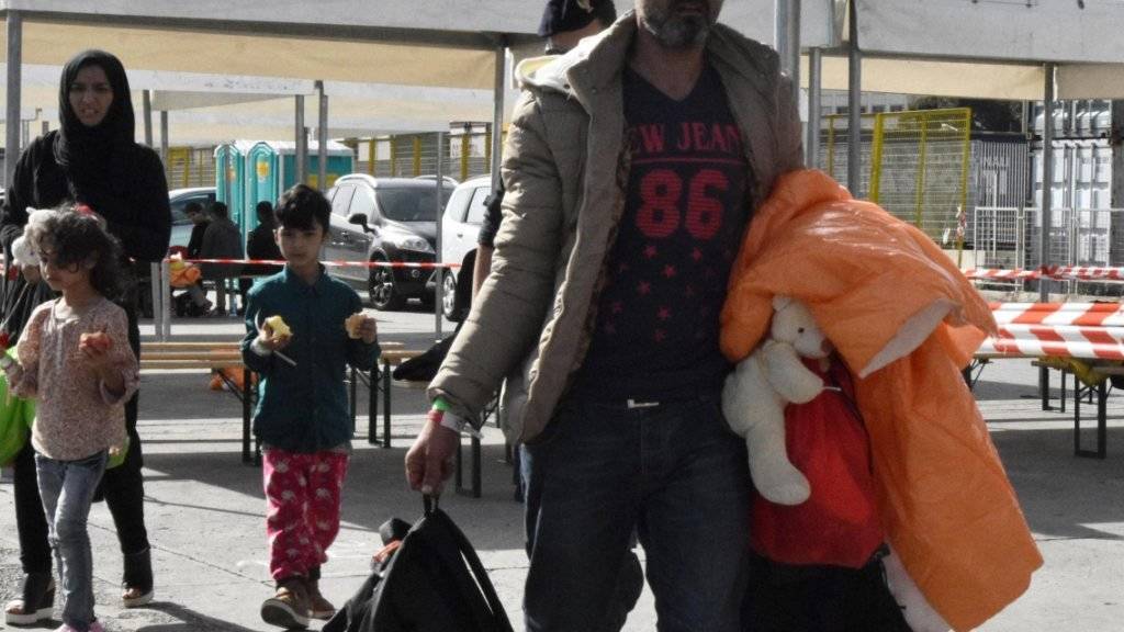 Die Heimat verlassen: Im zu Ende gehenden Jahr haben 350'000 Flüchtlinge die EU erreicht. (Archivbild)