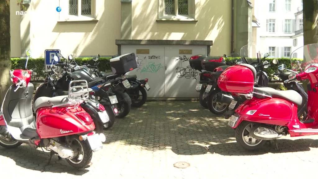 Luzern prüft Gebühren für Töff-Parkplätze
