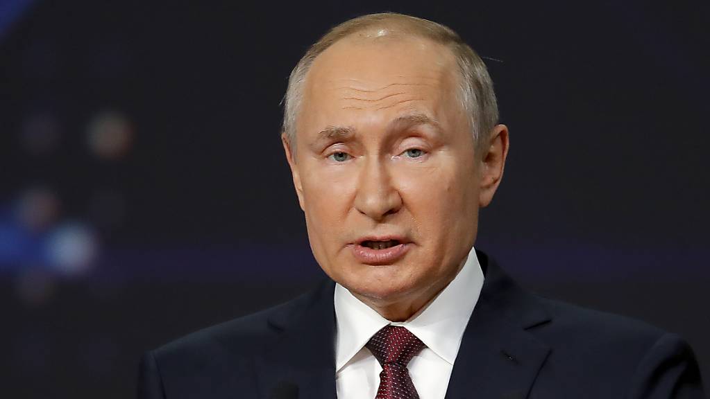 Mit seiner Unterschrift hat Wladimir Putin den Ausstieg aus dem Open-Skies-Abkommen besiegelt.