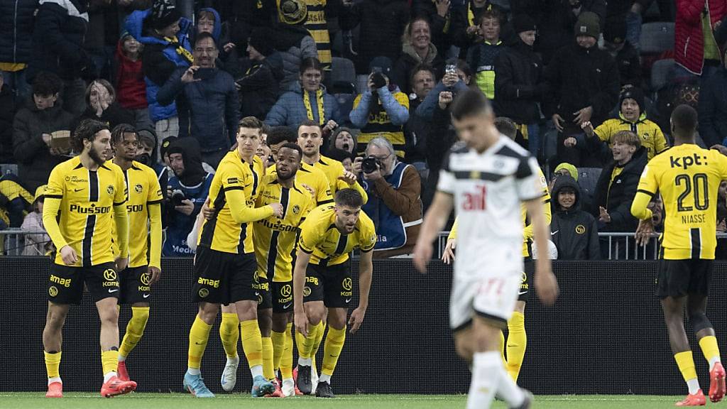 Die Young Boys feiern einen emotionalen Sieg nach dem spät verschossenen Penalty von Lugano