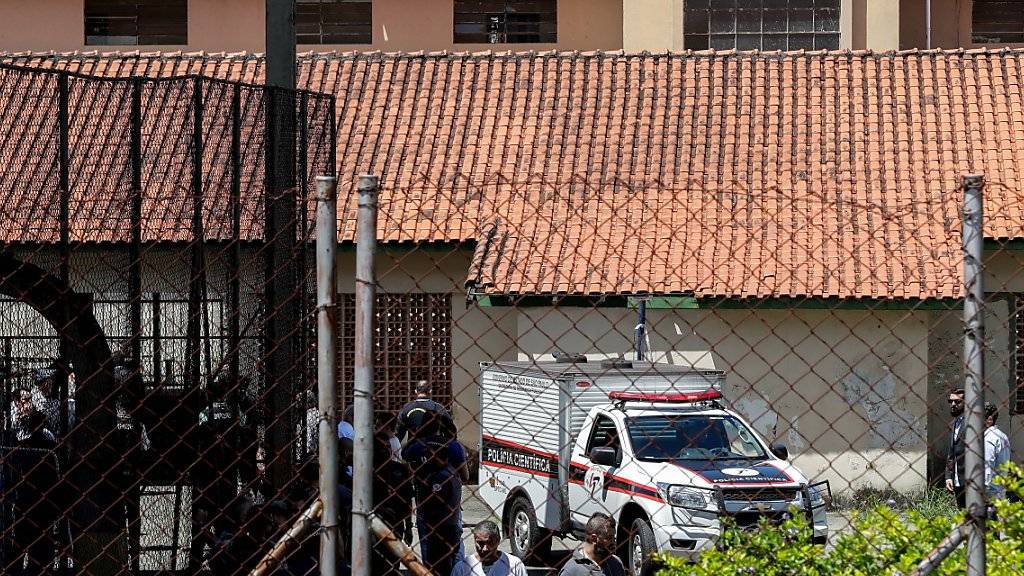 Zwei vermummte Jugendliche haben eine Schule in der Nähe von Sao Paulo gestürmt. Zehn Menschen wurden getötet, darunter die Angreifer. EPA/SEBASTIAO MOREIRA
