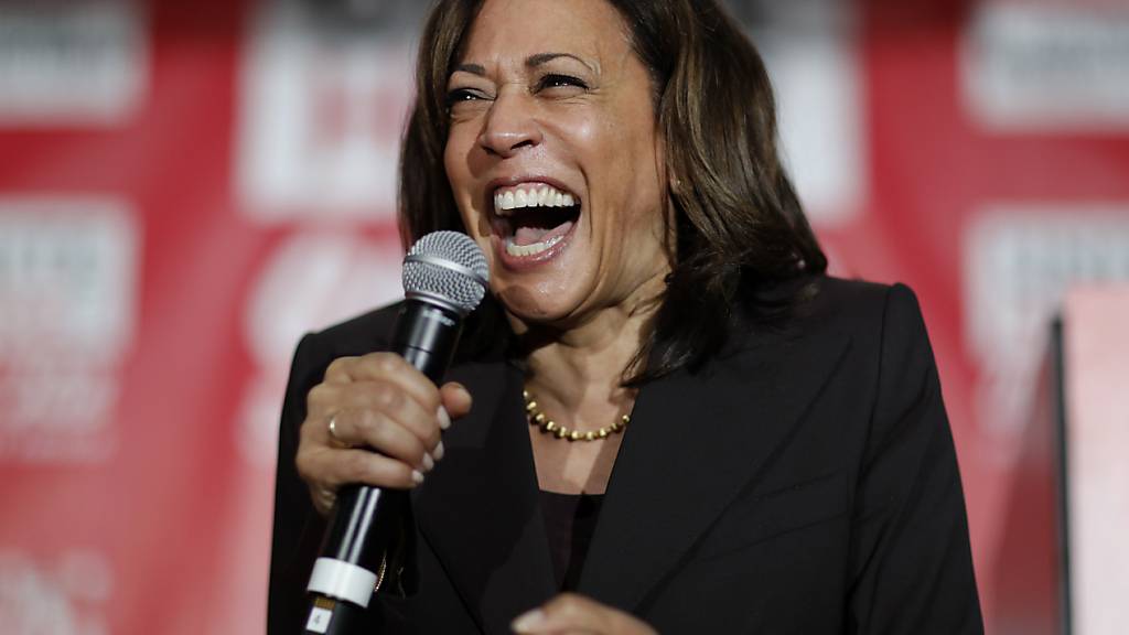 ARCHIV - Mit ihrem Social-Media-Wahlkampf findet Kamala Harris Anklang bei jungen Wählern. Foto: John Locher/AP/dpa
