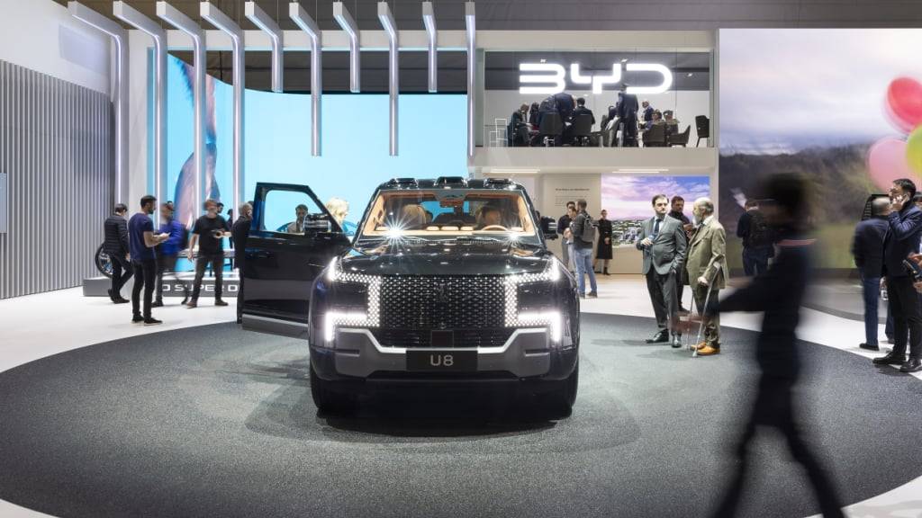 Ein Hybrid-Geländewagen des chinesischen Herstellers BYD am Genfer Automobilsalon 2024. (Archivbild)