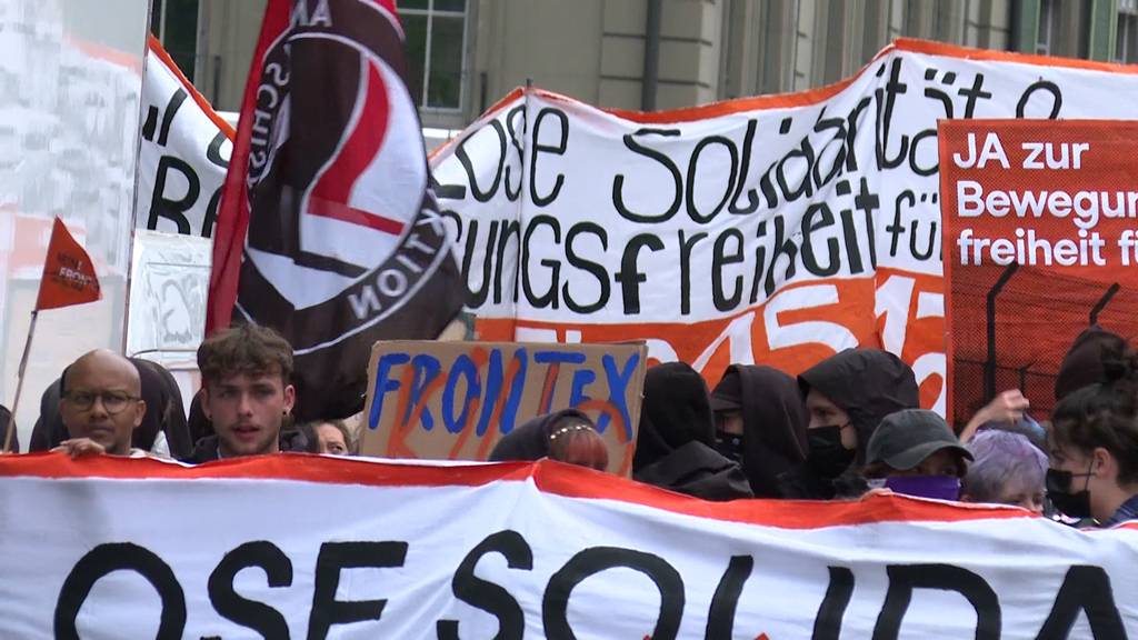 Tausend Personen demonstrieren in Bern gegen Frontex-Initiative