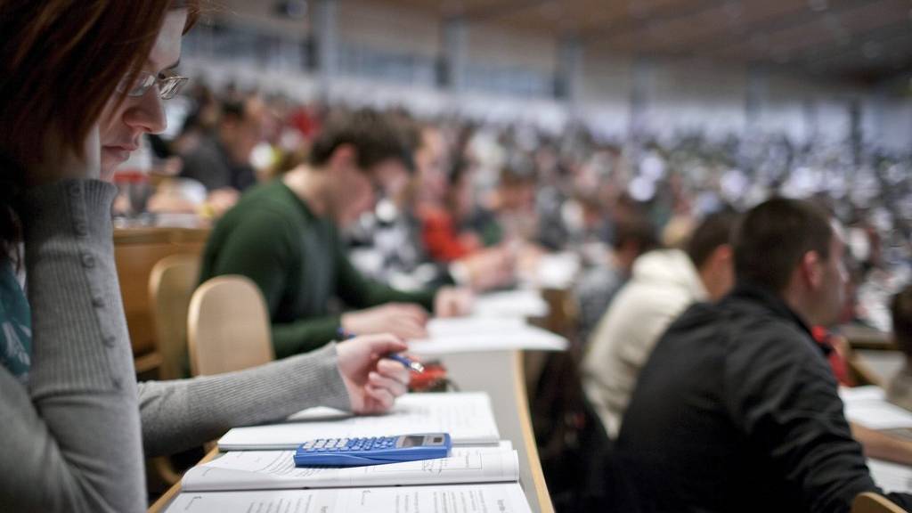 Immer mehr Schweizer besitzen einen Hochschulabschluss.