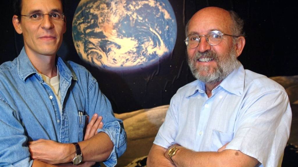 Didier Queloz und Michel Mayor entdeckten 1995 den ersten Exoplaneten bei einem sonnenähnlichen Stern. Seither wurden über 4000 Planeten bei fernen Sternen nachgewiesen. Die Exoplanetenforschung zeigt aber auch, wie einzigartig die Erde ist.