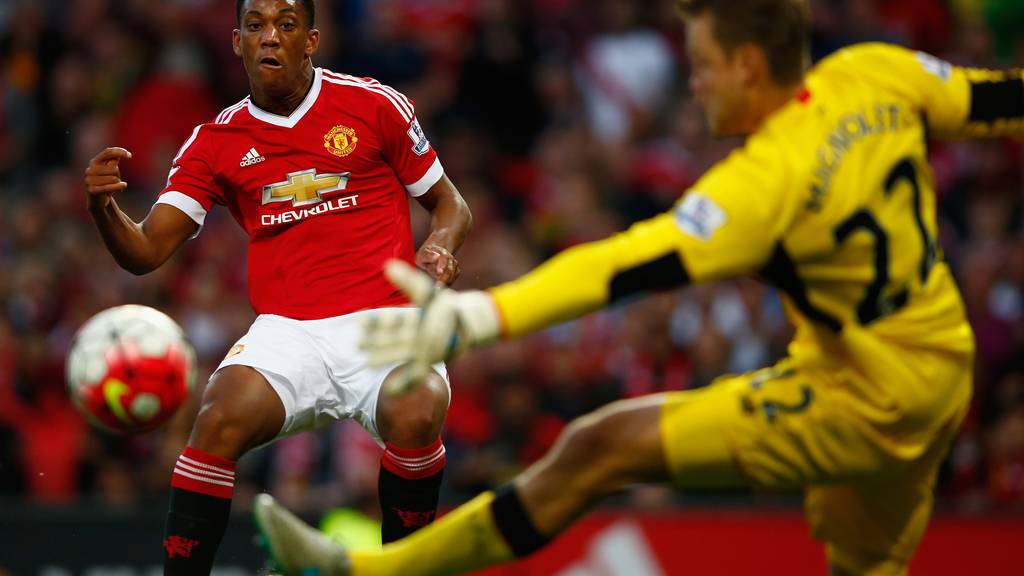 MANCHESTER, ENGLAND - SEPTEMBER 12:  Anthony Martial of Manchester United scores past Simon Mignolet of Liverpool for his team's third goal during the Barclays Premier League match between Manchester United and Liverpool at Old Trafford on September 12, 2015 in Manchester, United Kingdom.  (Photo by Shaun Botterill/Getty Images)